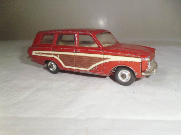 CORGI TOYS FORD CONSUL CORTINA MK 1 ESTATE.
