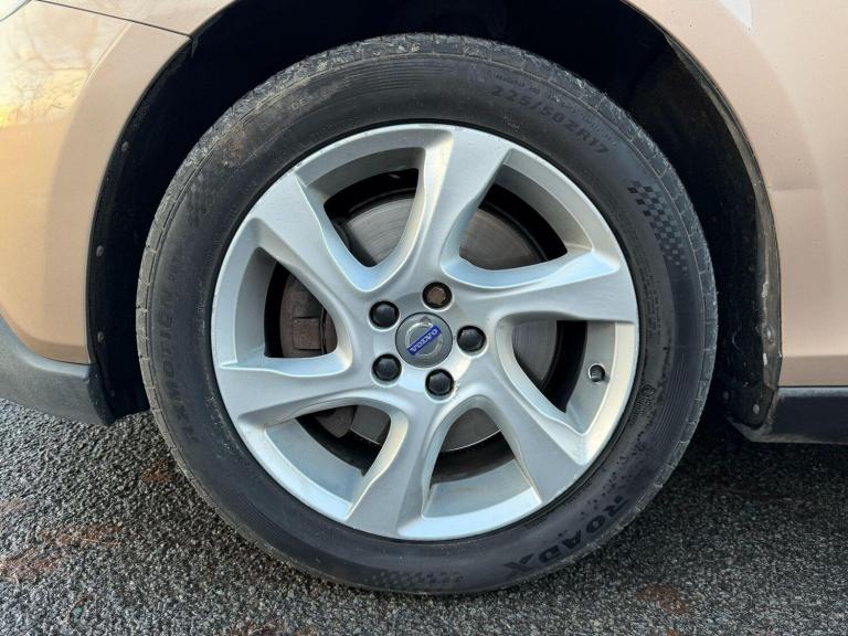 2015 Volvo V40 Cross Country 2.0 D4 Lux Nav Euro 6 (s/s) 5dr HATCHBACK Diesel Manual