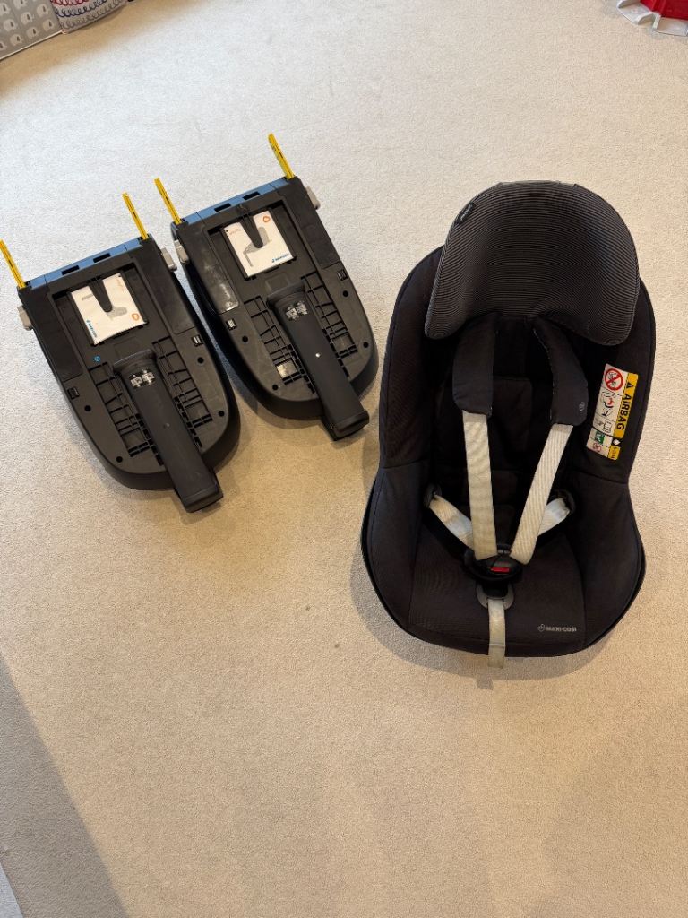 Maxi-Cosi 2wayFix ISOFIX bases & Maxi-Cosi 2way Pearl car seat