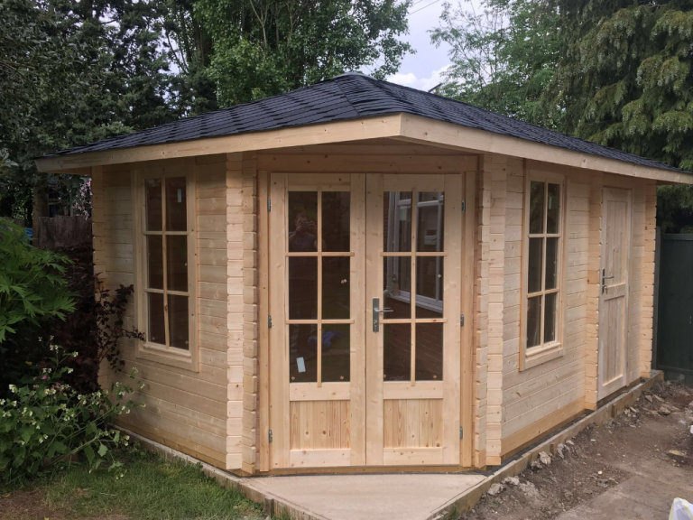 Corner Cabin Emma 4.5mx3m in 28mm