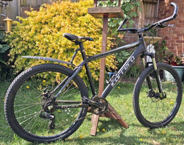 Mens Carrera Vengence bike - 24 speed - 27.5 inch frame - vgc