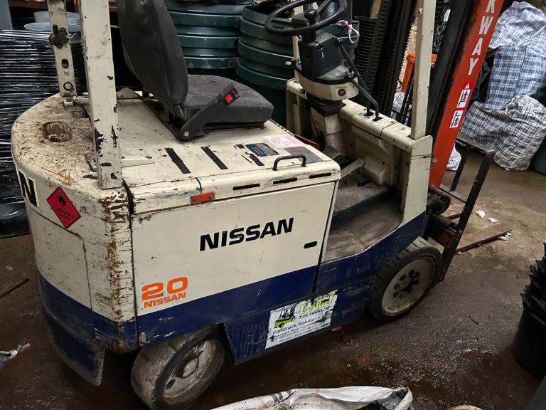 Nissan 20 Forklift with Charger - Needs New Battery