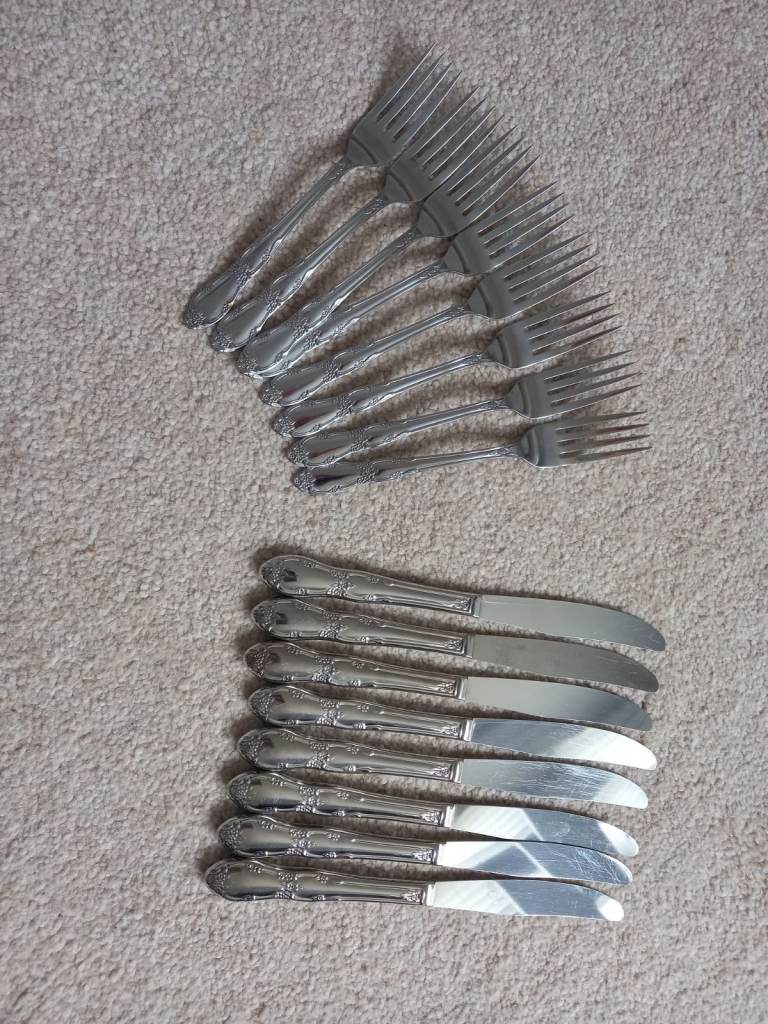 REDUCED!!!!  Silver-Coloured Cutlery Set – Forks and Knives, Good Condition