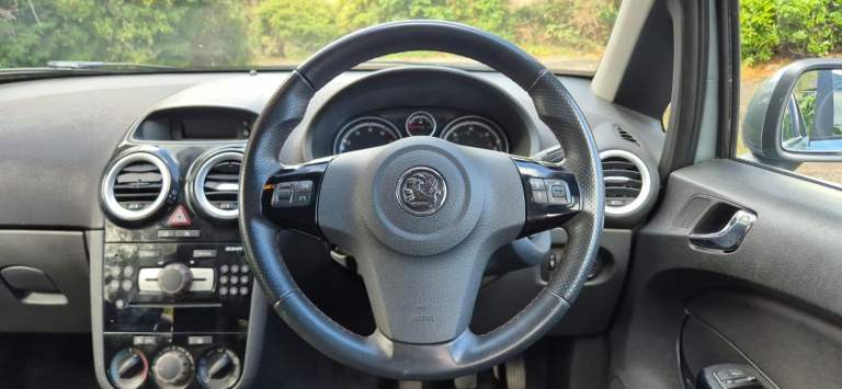 Great Service History. Facelifted model. 2011/61 - Vauxhall Corsa SXI - 5 door - 1.2 Petrol - Manual