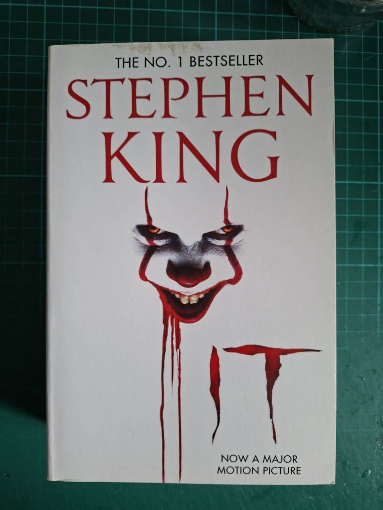 Stephen King's IT Paperback Book – Good Condition