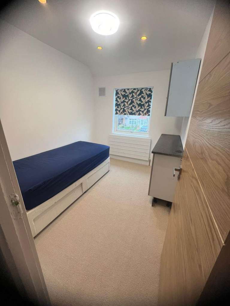 Spacious single room in newly refurbished house