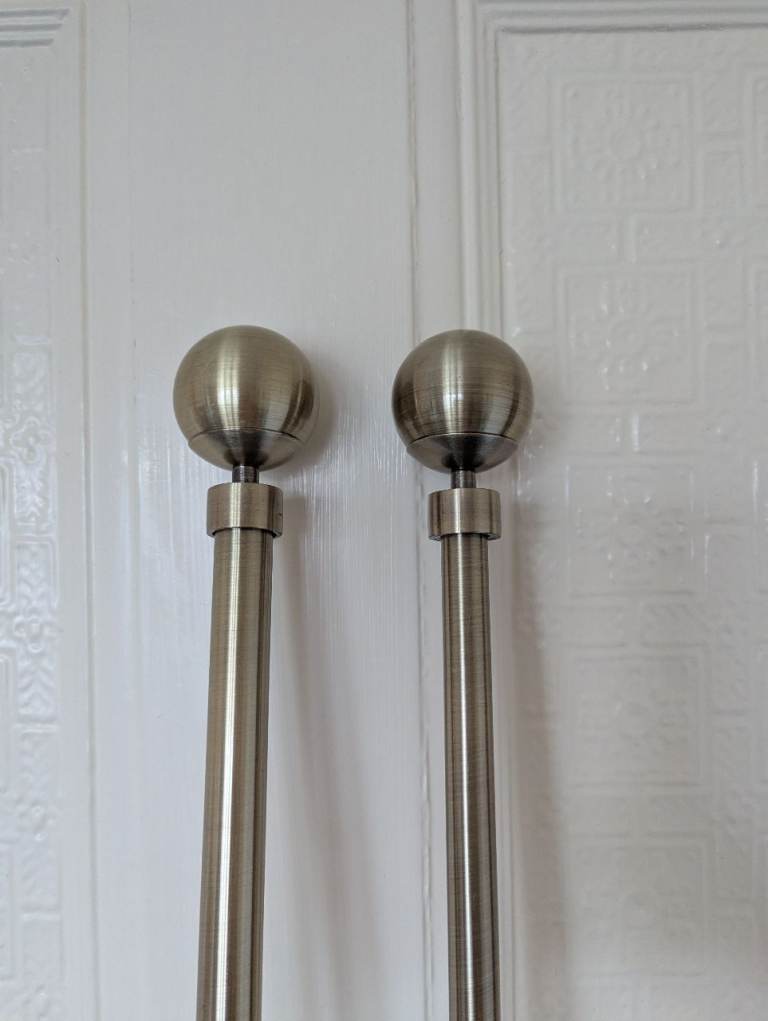Extendable Curtain Pole – Brushed Brass