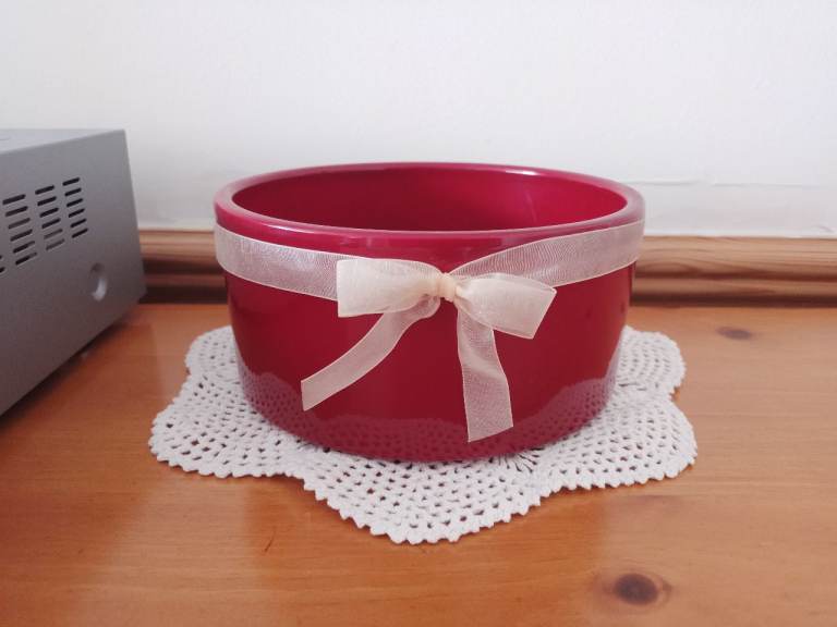RED CERAMIC BOWL with pale-gold ribbon/bow. New, labelled. Ideal Xmas fruit/confectionery