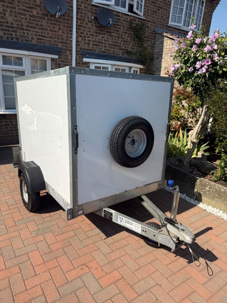 Box trailer 