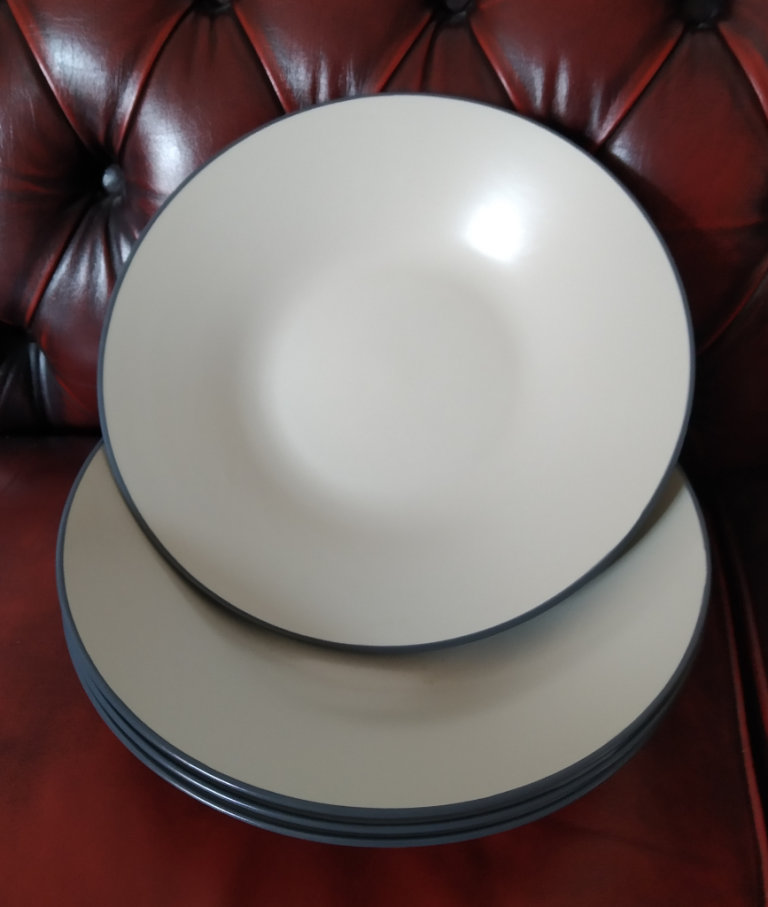 4x Large Dinner Plates