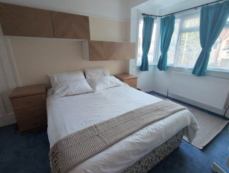 Furnished Double Room to Rent – CR4 1AF – £800 PCM – Bills Included - DSS - UC WELCOMED