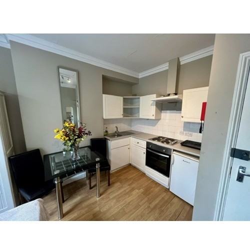 Self-Contained Studio on Perham Road, West Kensington/Barons Court, W14 9SS ***Bills Inc**