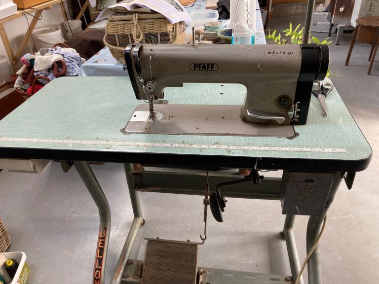 Pfaff heavy duty sewing machine and table