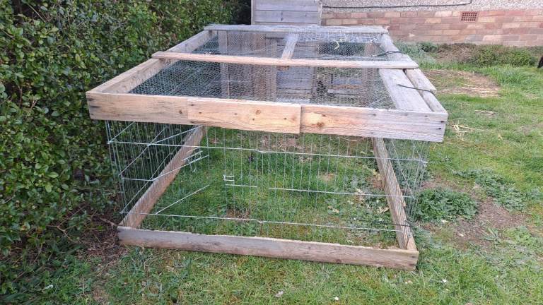 Run and Rabbit Hutch 