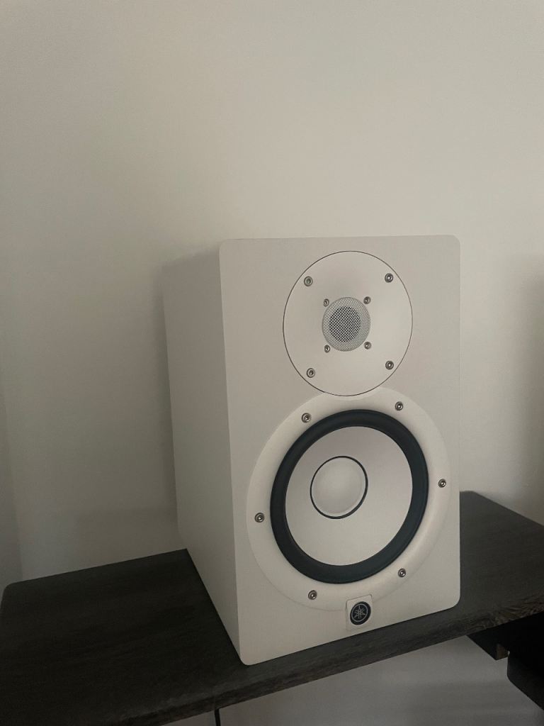 Yamaha HS7 pair in white plus cables