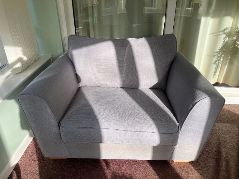 Oxford Street Love Seat