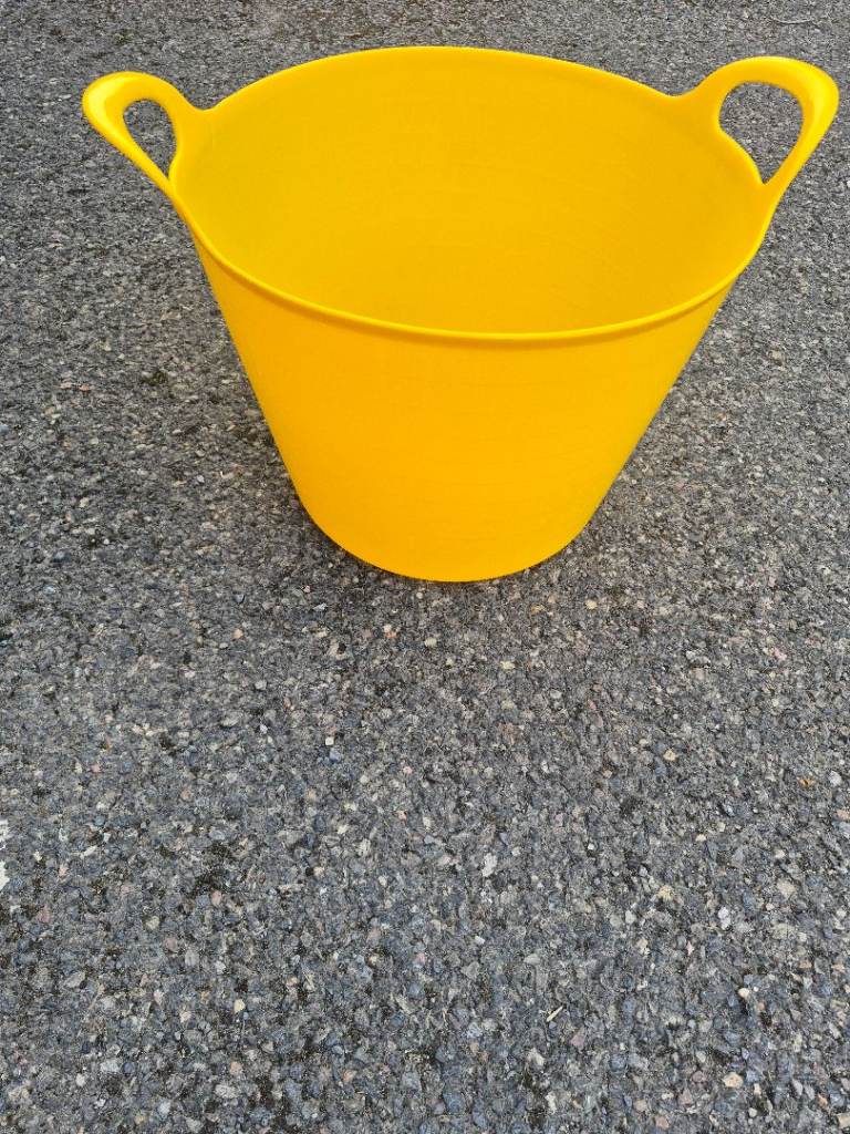 Flexi Tub 40Litre New , but got little damage 