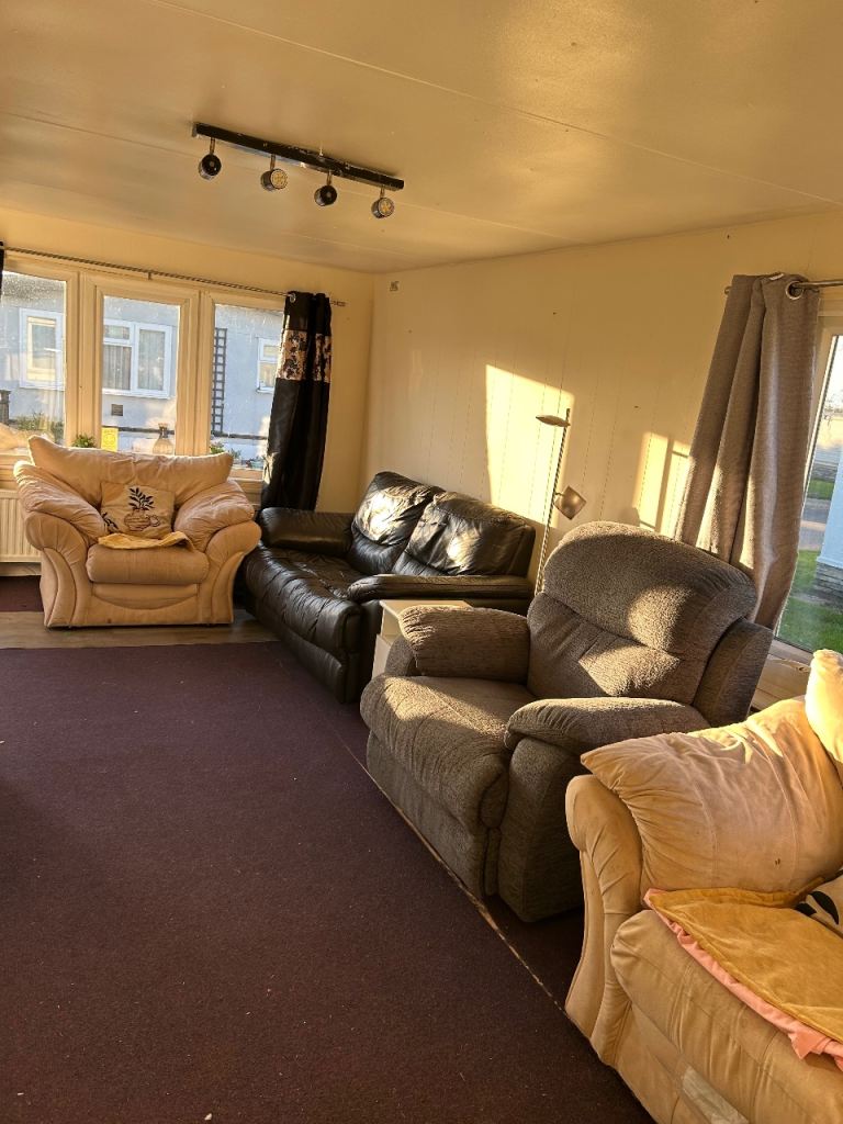 Static 2 bedroom caravan 