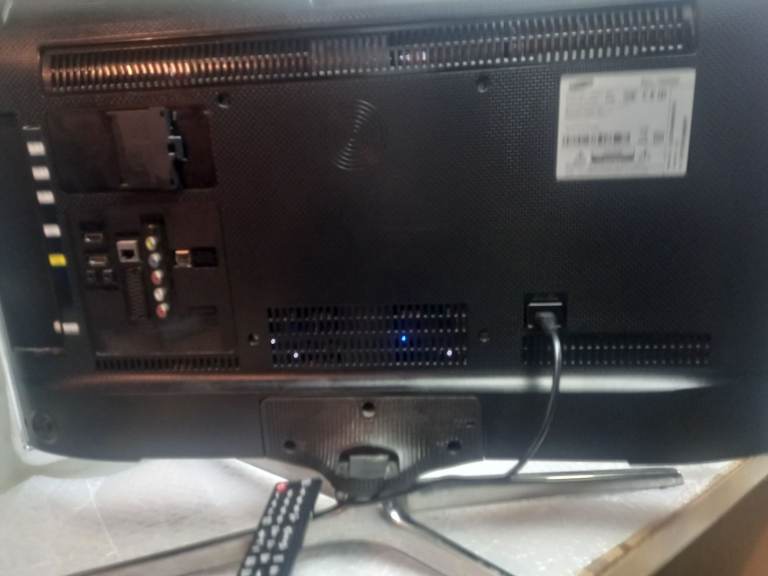 Samsung 32 Inch Smart TV UE32H6400 with Remote