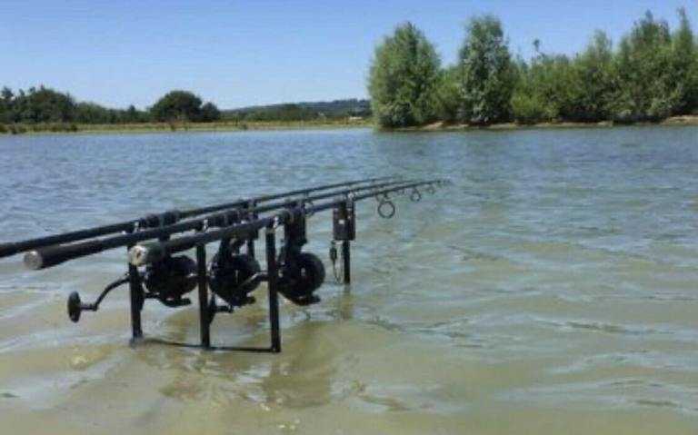 CARP SET UP WANTED FISHING GEAR TACKLE 