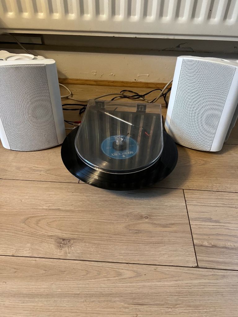 A5A Pair Of Speakers Built In Amp/3 Speed Record Player 