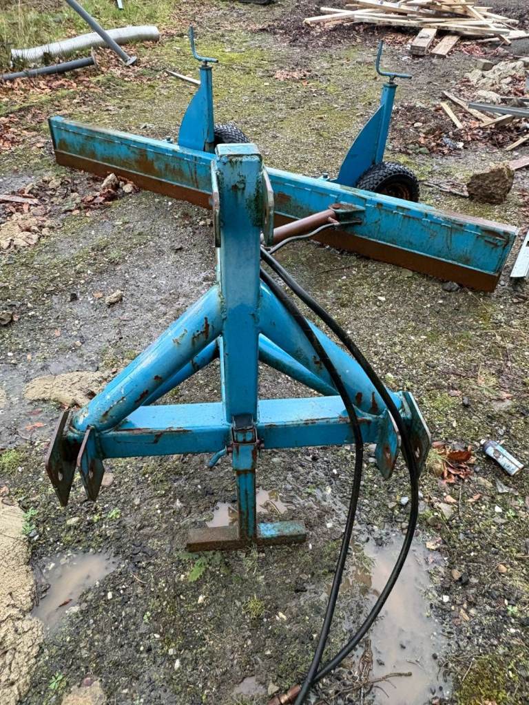 Arena hydraulic grader