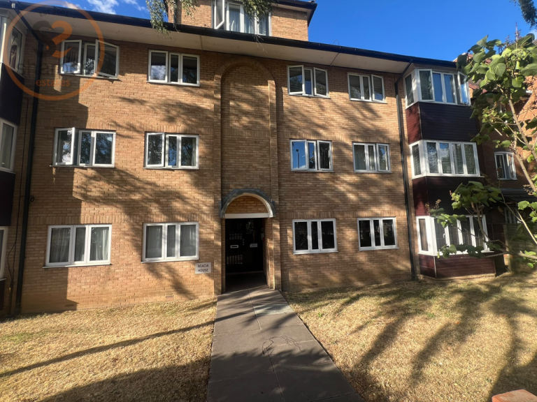 2 bedroom flat in Acacia House, 51 Kingston Road, New Malden, London