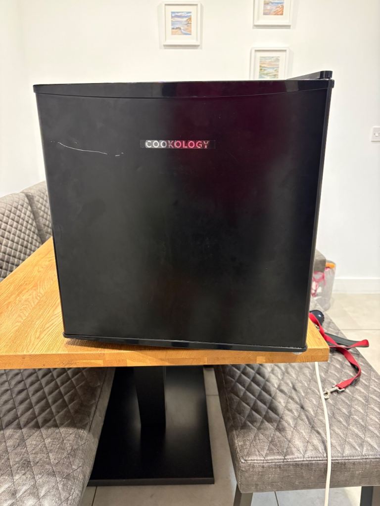 Cookology mini fridge with freezer compartment 