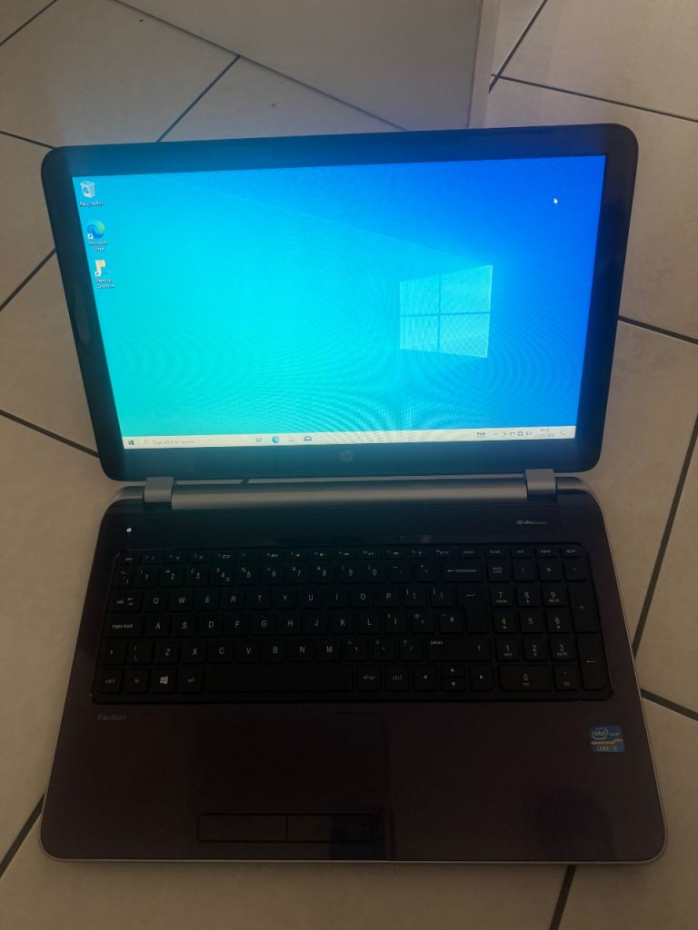 Hp Pavilion Laptop.. Intel Core i3.. Fully Working with charger