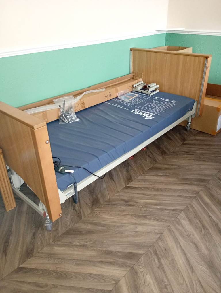 HOSPITAL BED - SINGLE AS NEW 