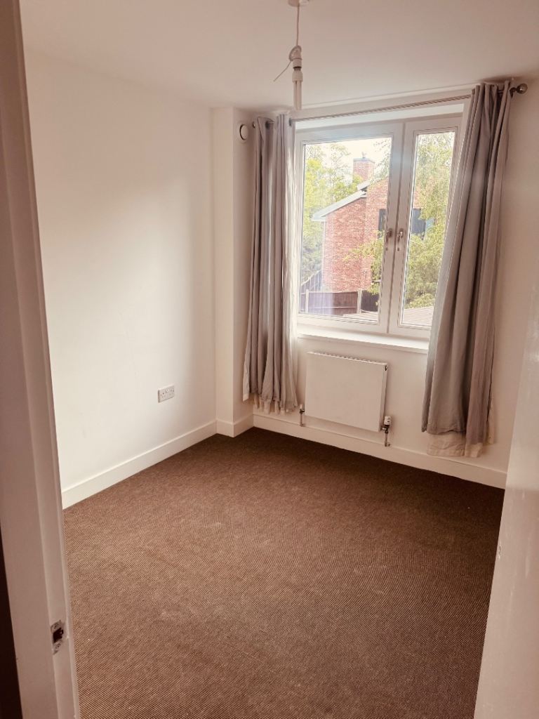 📢 Double Room to Rent – Aldershot  Fully finished, clean & ready 