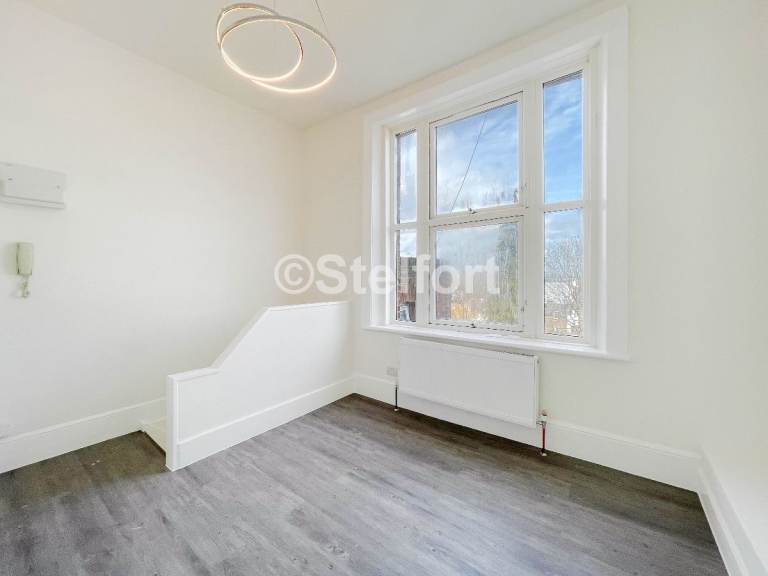 Studio flat in Archway Road, London, N6