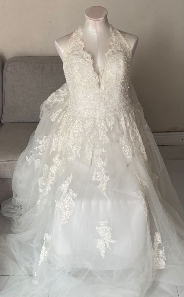 Ex-display Excellent condition Enzoani Wedding dress size 14