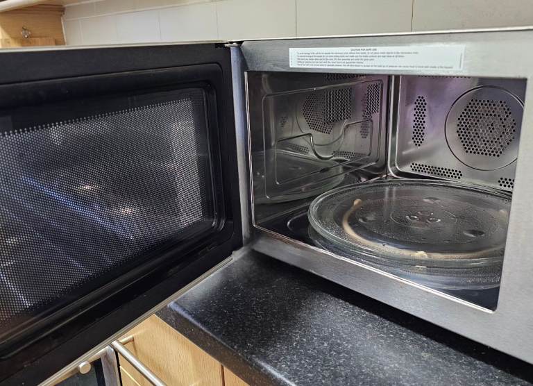 Russell Hobbs RHM2572CG 25L Digital Combination Microwave.