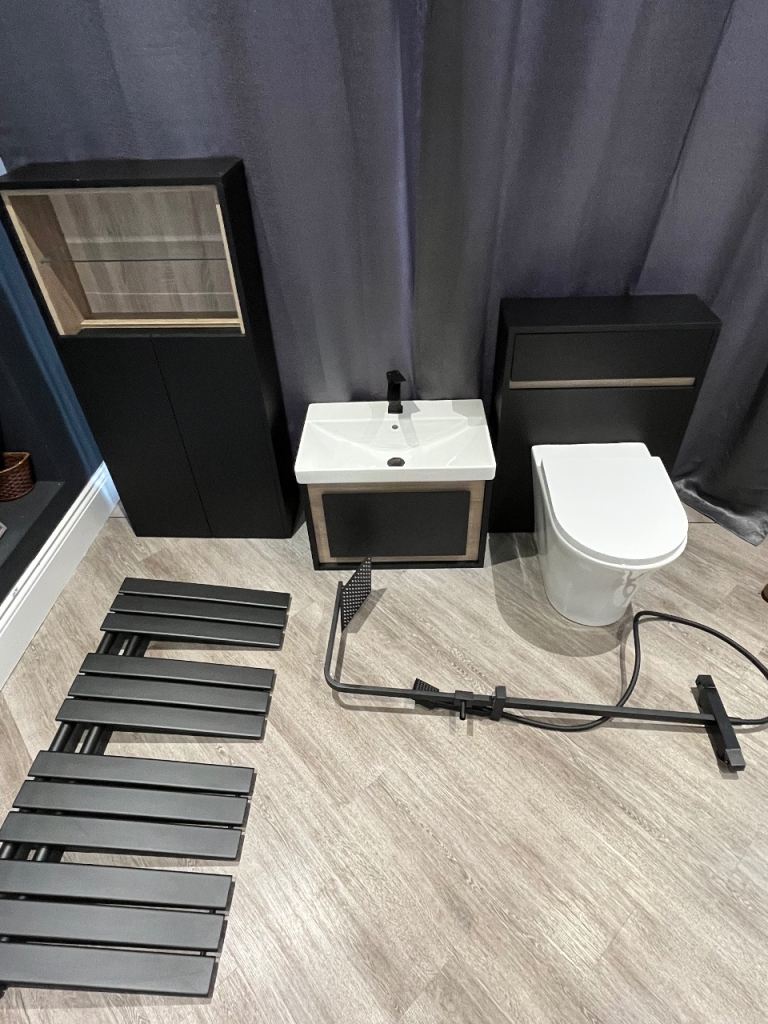 Black bathroom suite (ex display)