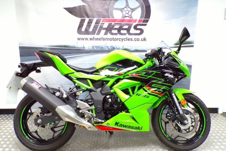 2024 KAWASAKI NINJA 125 WITH ONLY 1963 MILES FROM NEW
