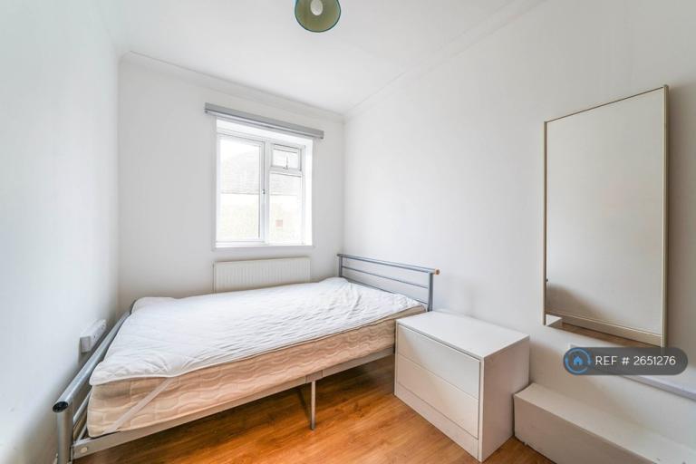1 bedroom in Nelson Gardens, Whitton, TW3 (#2651276)