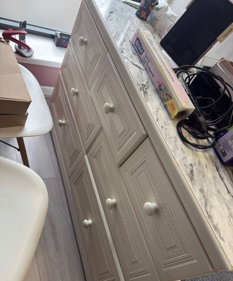 Reception desk