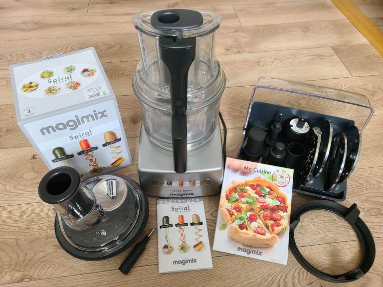 Magimix Cuisine 42000XL Food Processor and Magimix Spiral Expert Kit and Spiraliser Recipe Book