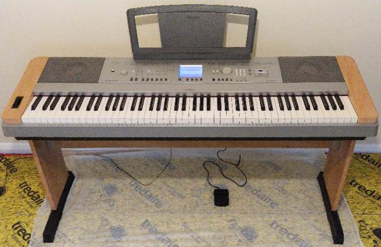 Yamaha DGX640 Portable Grand Piano, Local delivery, Sustain Pedal, Music Stand 88, USB Ports
