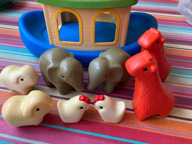 Vintage Little Tikes Noah’s Ark with 8 animals 