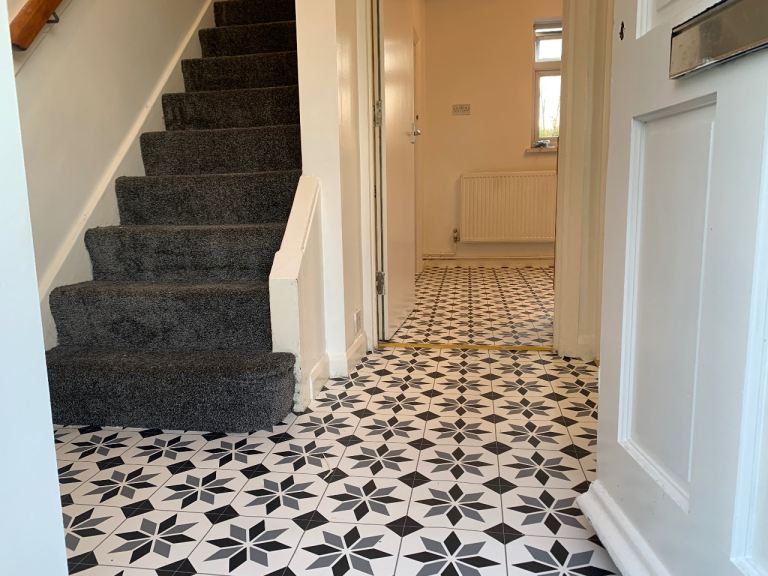 3 Bedroom House - 3 minutes walk from Cryford Shopping Center 