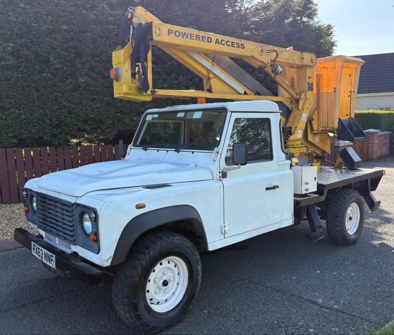 Land Rover Defender Cherry Picker 2013 . 