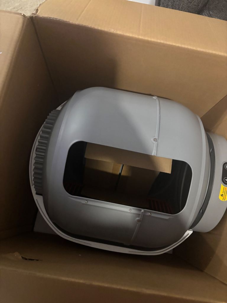 Brand new automatic cat litter tray 