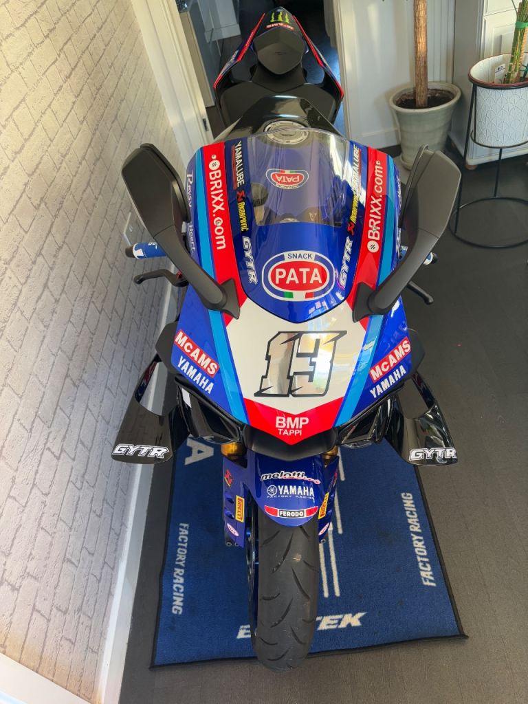 Yamaha R1 2016 absolutely stunning 