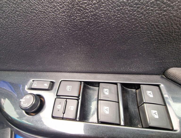 2017 Toyota Hilux Invincible D/Cab Pick Up 2.4 D-4D PICK UP DIESEL Manual