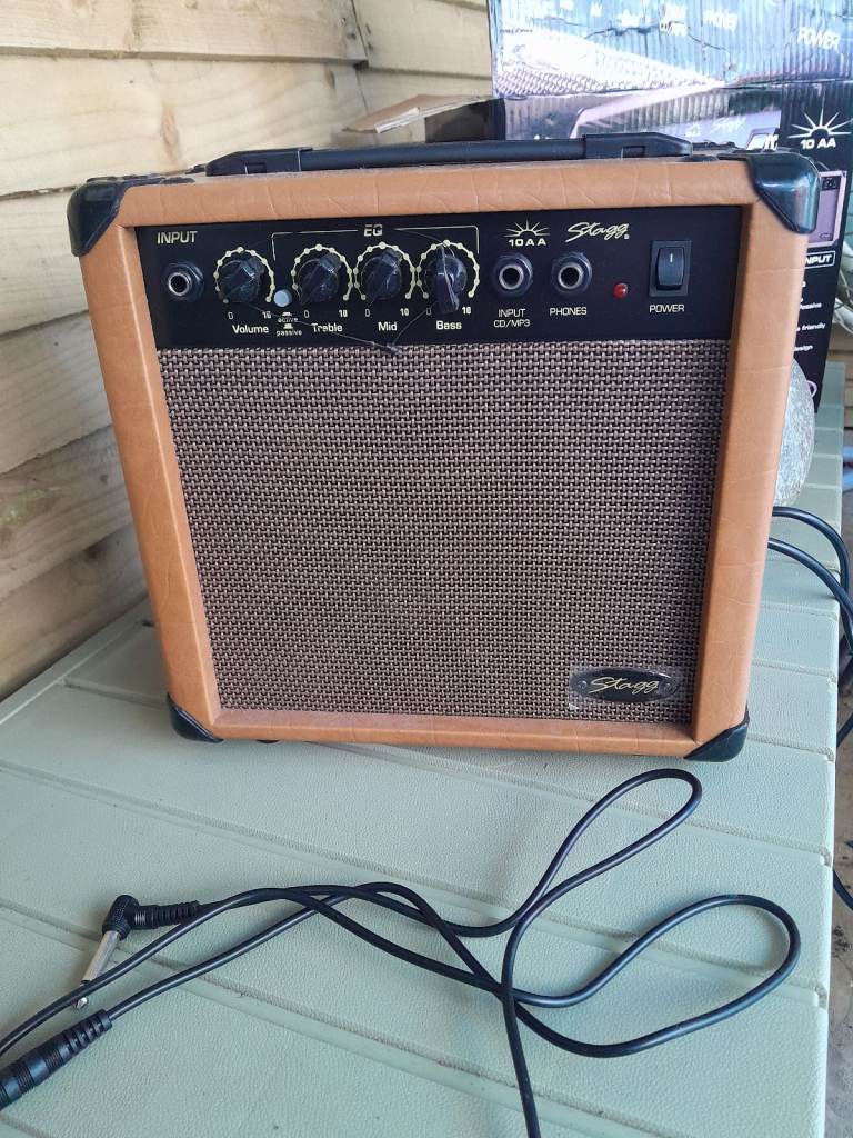  Acoustic Amplifier  (Stagg)