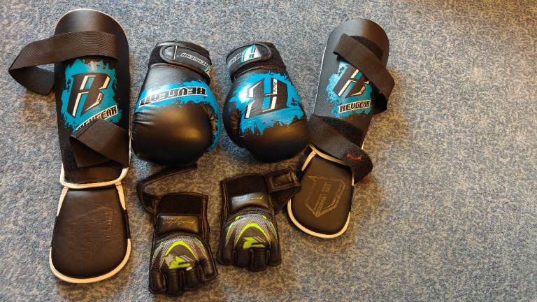 Revgear Kids MMA gear, junior, shin pads, gloves 