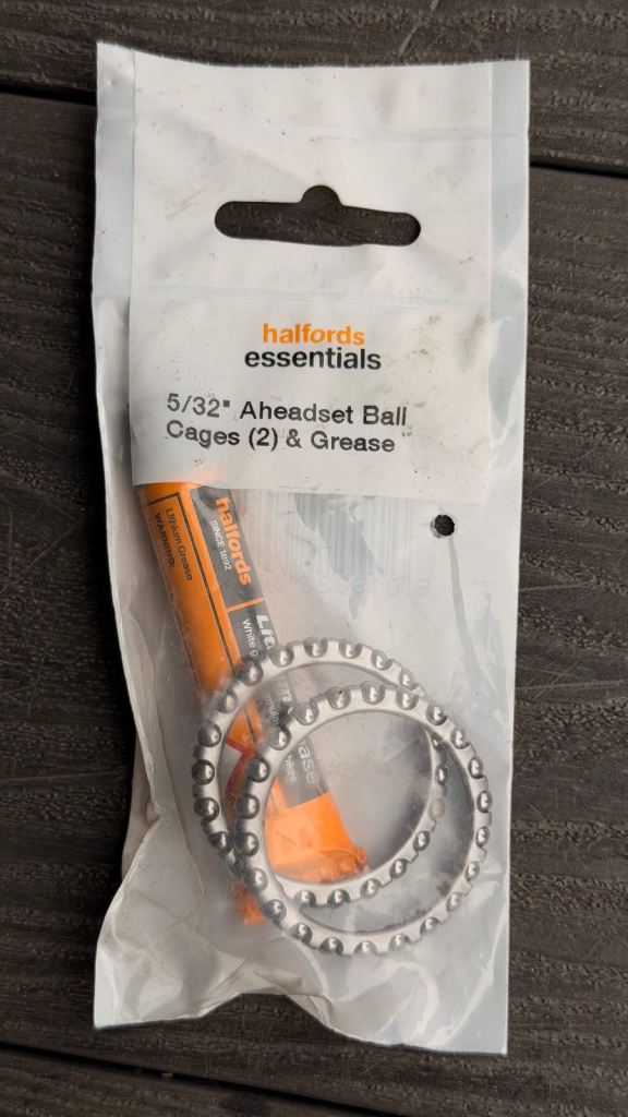 Halfords Essentials 5/32" Aheadset Ball Cages (2) & Grease - NEW