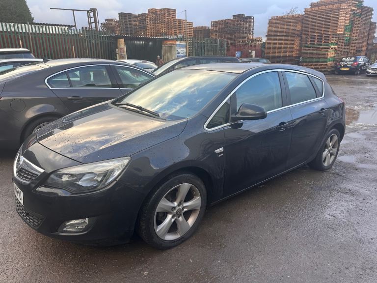 Vauxhsll astrs j. Bonnet. Black. Breaking spares parts 